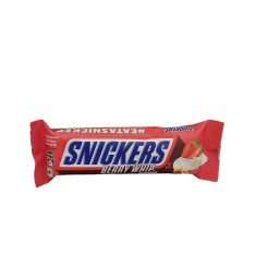 snickers berry whip barretta di torrone alla fragola ricoperto di cioccolato, caramello e arachidi