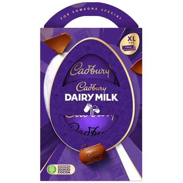 uovo di cioccolato al latte con barrette di cioccolato al latte